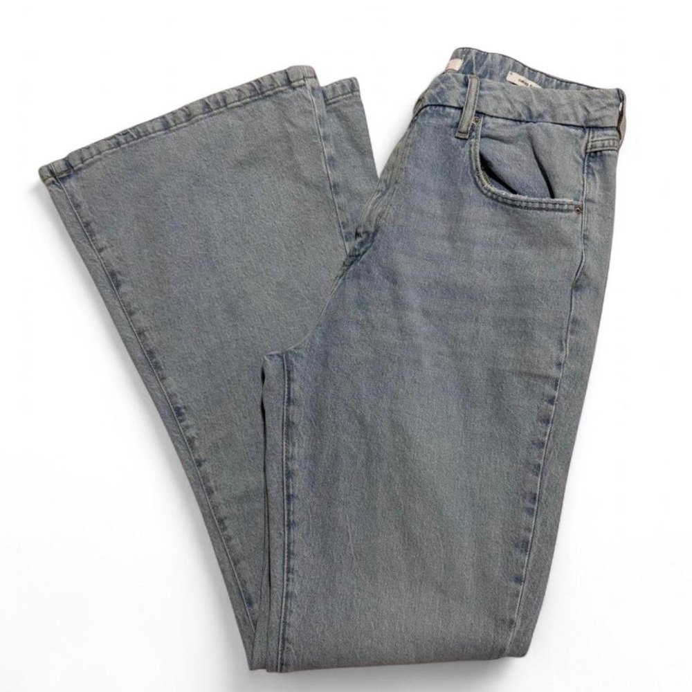 ✨ FOREVER 21 High Waist Curved Flared Jeans 🛍️